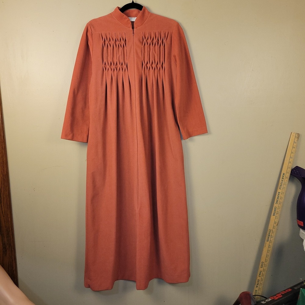 Vintage 70s Kayser‎ Robe Size S Peach Velour Long Full Zip Pintuck Pockets
